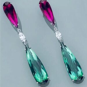 💚 Stunning crystal teardrop earrings 💚